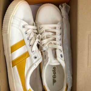 BNWT women’s Gola sneakers - US10